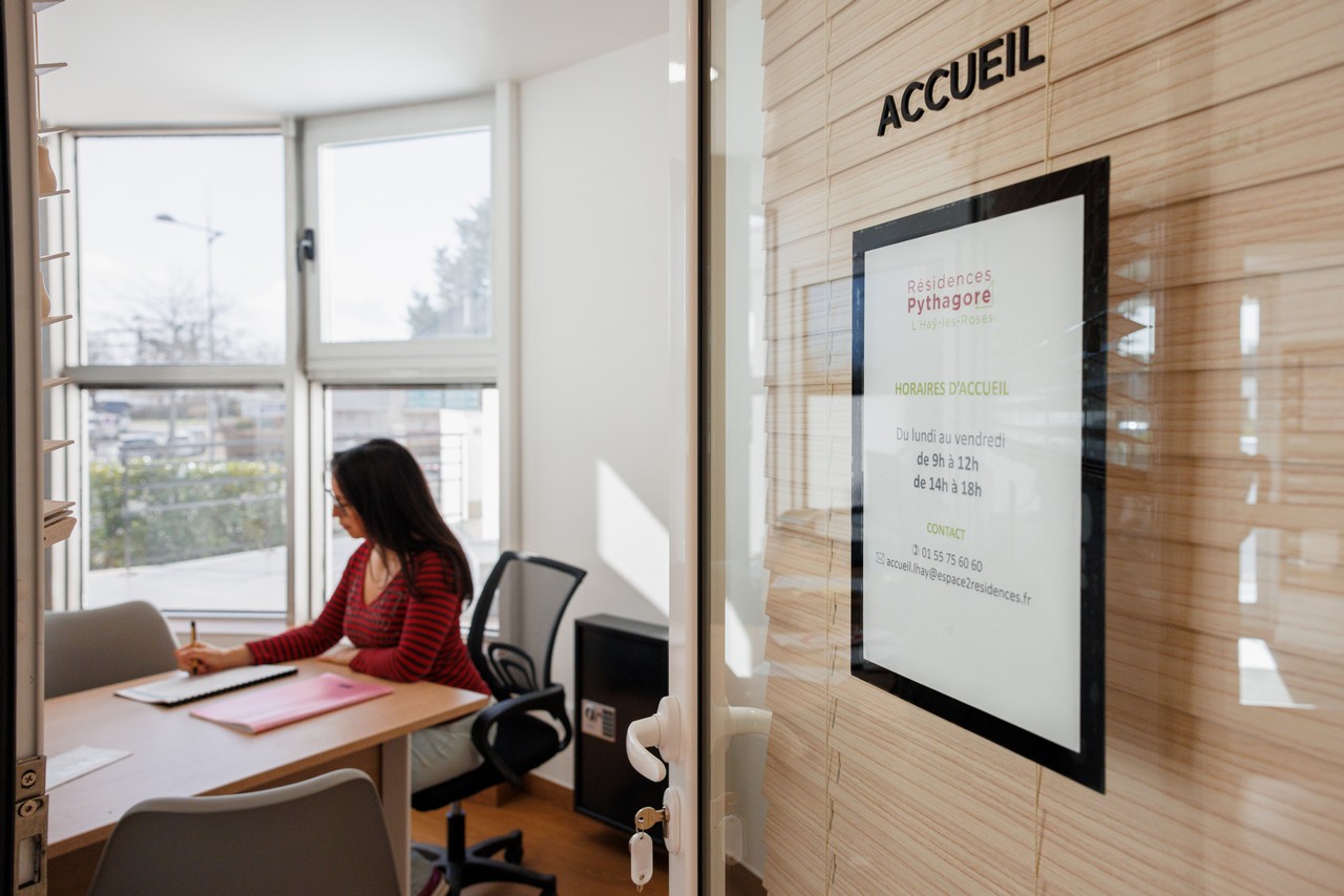 Residence pythagore lhay les roses - Acceuil (1)